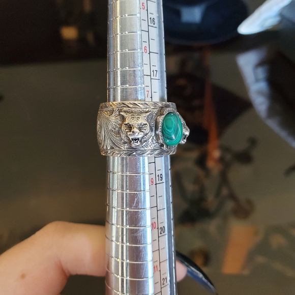 Gucci Garden Sterling Silver and Green Resin Feline Head Motifs Ring - Picture 5 of 11